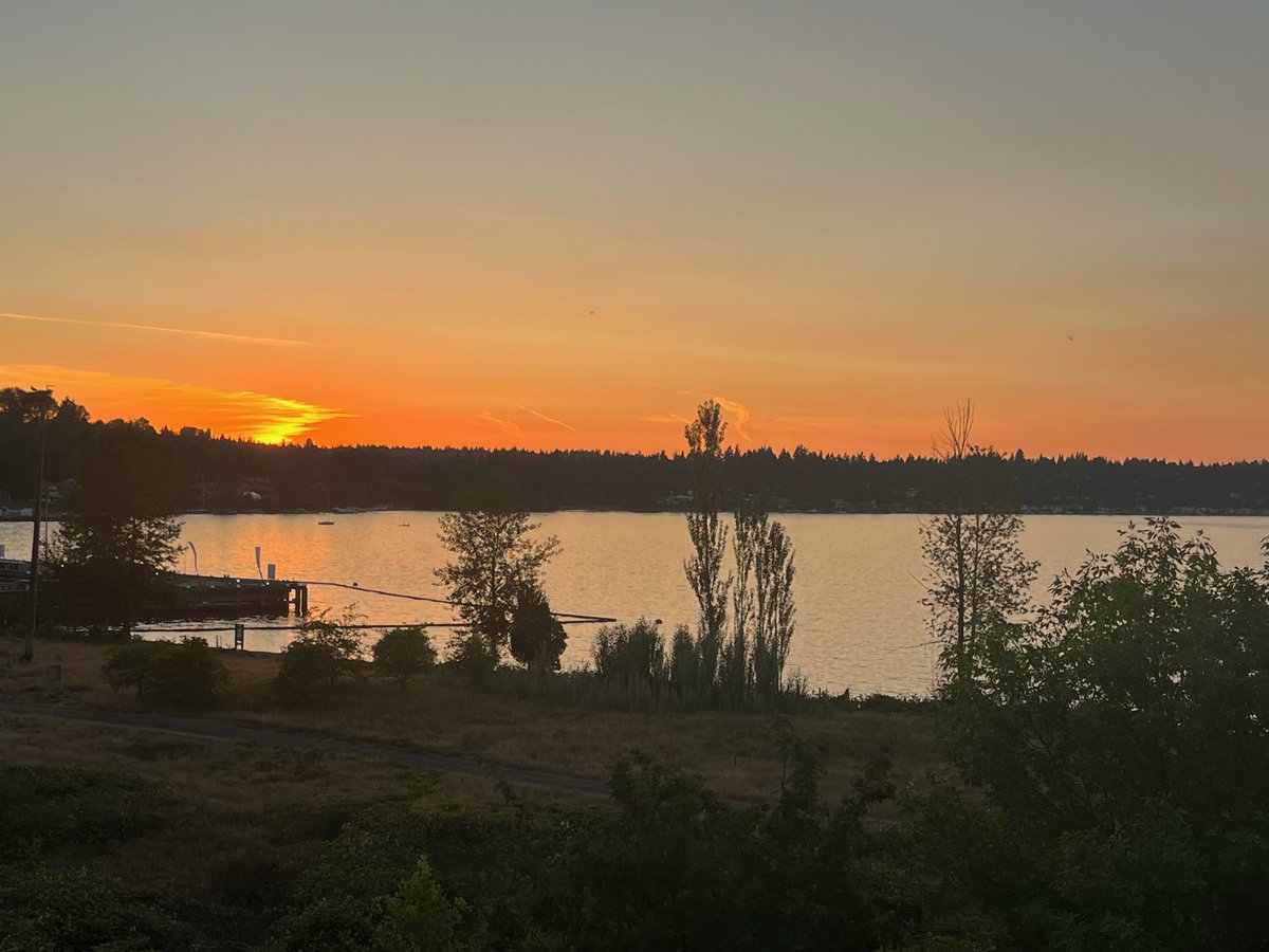 Not a bad way to end another warm day! Who else caught a glimpse of the sunset tonight? #wawx