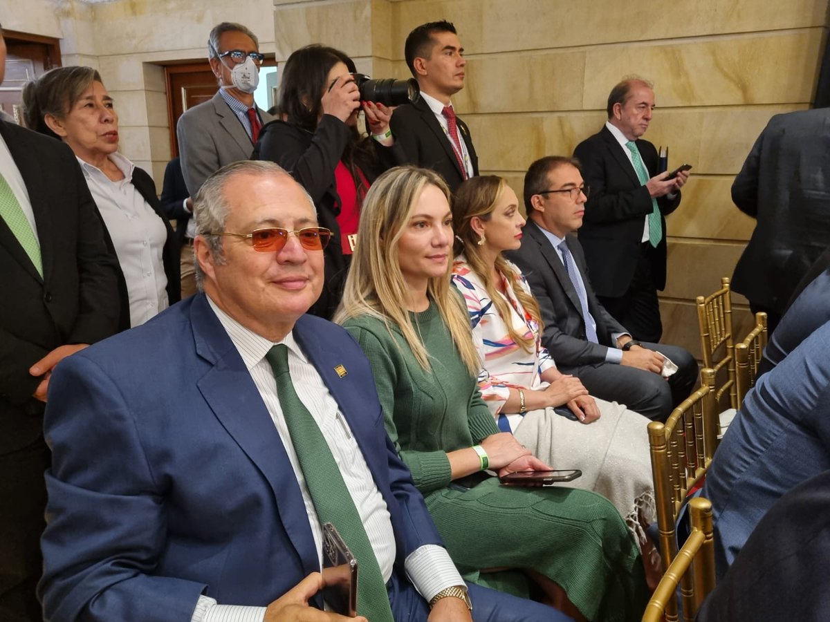 MariaClaraName's tweet photo. Felicidades Senador @IvanNameVasquez, nuevo #Presidente del @SenadoGovCo periodo legislativo 2023-2024. Merecida elección: conocimiento, experiencia, democracia, fe, amor a Colombia🇨🇴.
🙌💚
Transmisión en vivo: 👇
https://t.co/rdIof71vtH https://t.co/39VQHwazoy