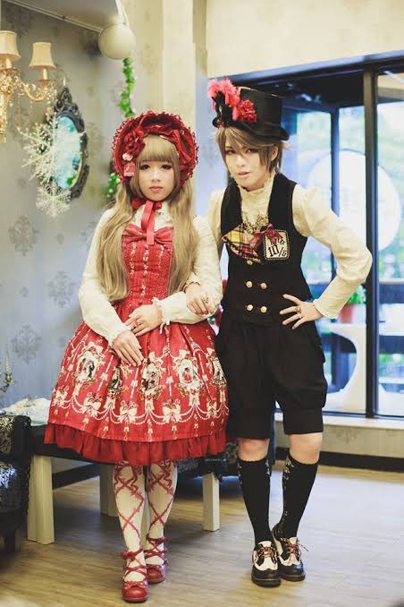 PeepawRichter's tweet photo. Let’s talk about the contrast in Furina and Sandrone design yet still complementing one another: 
- Ouji (Prince) vs Lolita 
- Opposite hair bang direction 
-hair down vs hair tied up (braided bun) 
-  top hat vs Bonnet
- ciel and Elizabeth (Black Butler) https://t.co/JwNmIGL0sq
