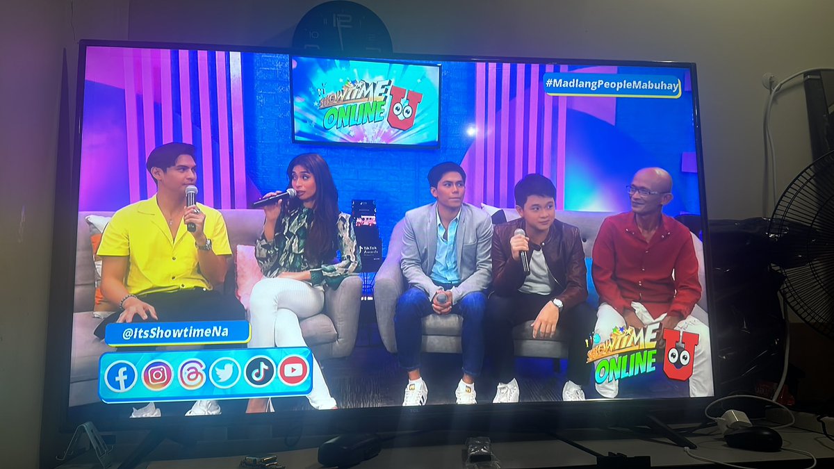 pinoyinsaudi's tweet photo. ang sarap sa mata ng studio ng @itsShowtimeNa online u #MadlangPeopleMabuhay good morning from riyadh saudi arabia. https://t.co/n1HNGTdwvZ
