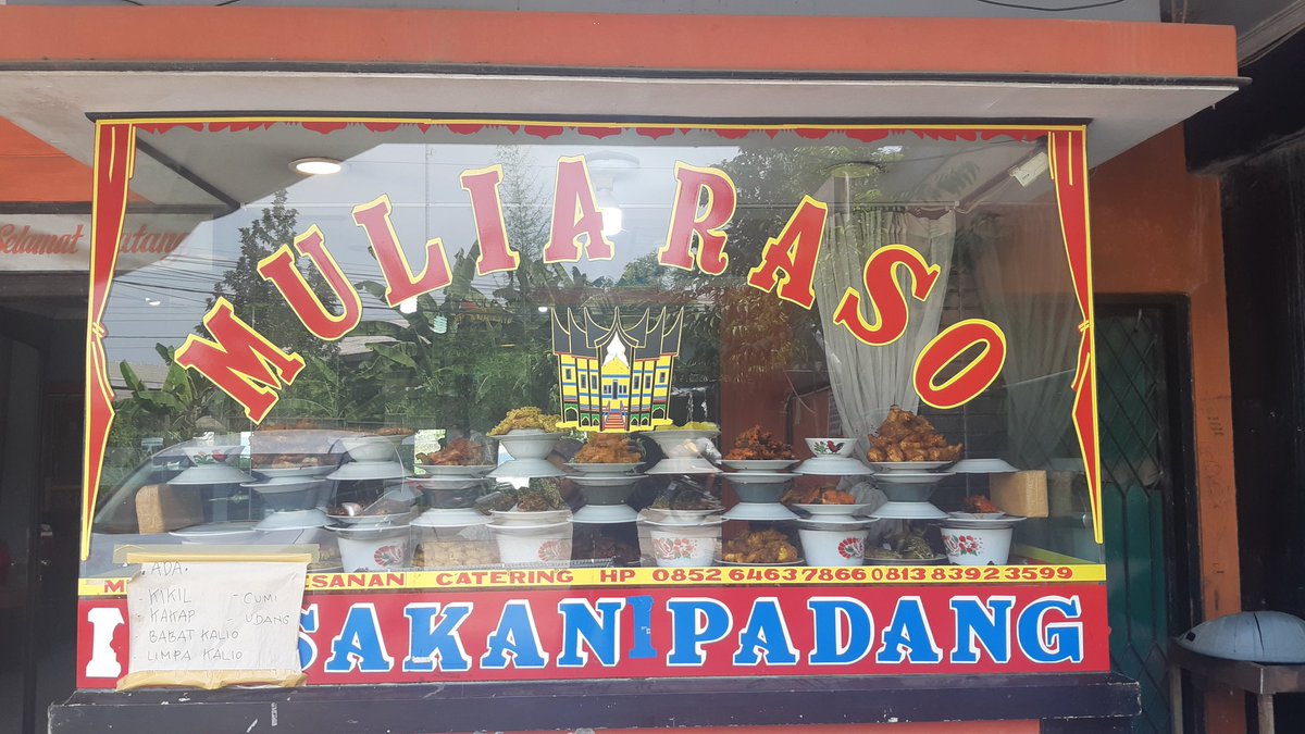 arfibambani's tweet photo. Terdampar di Gunung Putri Bogor, menemukab hidden gem ini: Rumah Makan Padang Mulia Raso.

Mengapa hidden gem? Sutan @arieparikesit harus tahu nih.

Berikut threadnya. https://t.co/IGrPWFyHdE