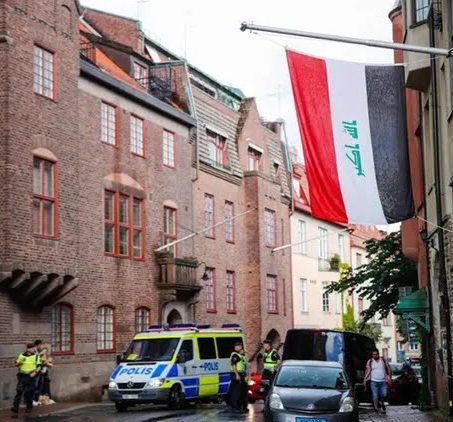 سویڈن میں دوبارہ ریاست کی اجازت سے قرآن کی بے حرمتی کی گئی ۔ جس پر عراق نے سویڈن سے سفارتی تعلقات ختم اور سفیر کو فوری ملک بدر کردیا ۔ 57 اسلامی ممالک بھی سفارتی تعلق ختم کرنے کا صرف اعلان کریں اگلے ہی منٹ سویڈن کو آزادی اظہار رائے اور توہین کا فرق سمجھ آجائے گا ۔

وقت آگیا ہے کہ