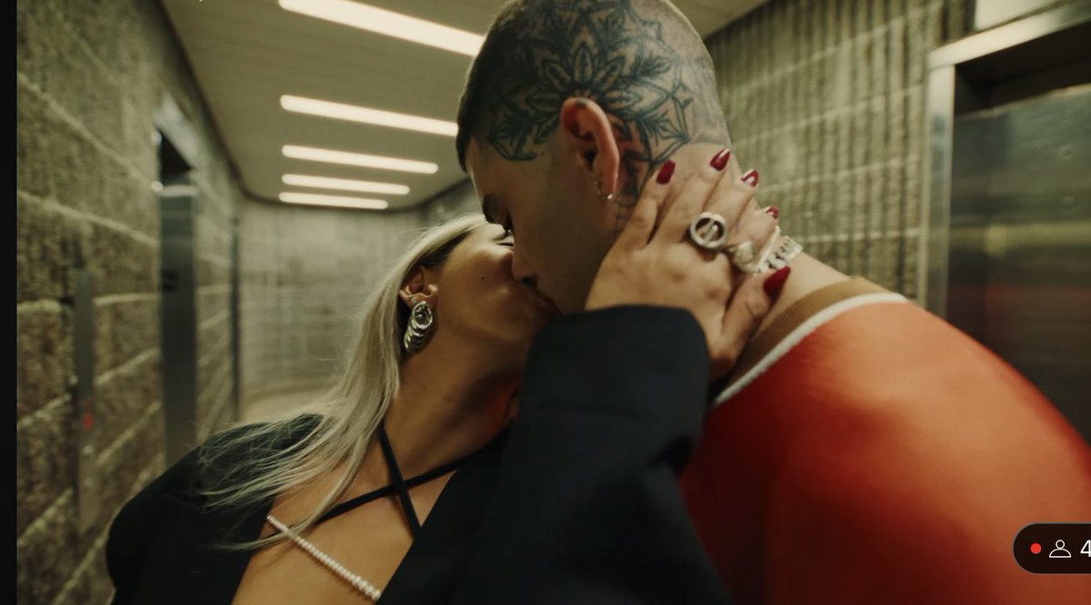 lovetaydua's tweet photo. GIRL I’D BE SMILING LIKE THAT TOO IF I’D GET PAID JUST TO KISS AND TOUCH ZAYN MALIK 😭😭😭😭 #LoveLikeThis https://t.co/AGLUkOcnUW