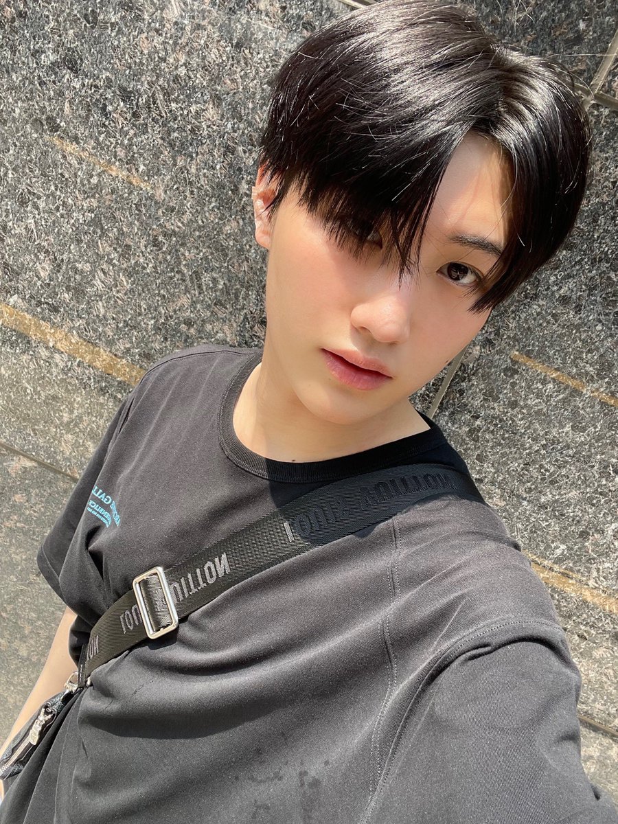 오메 ~~~~~더워 🤣🩶

#최태훈 #TAEHUN