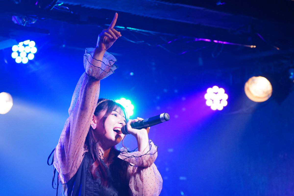 experiment626_k's tweet photo. 鶴舞デイトリップにて #小椋千央 さんのライブ写真。あえて寄りめでと思って撮ってみた（他）。被写体良くてもやっぱりライブ写真は難しいなぁ…
ステージはいいお客さんに囲まれて、すごく楽しそうに気持ちよく歌っててかっこよかったー！観てる側も楽しかったし、また行こう。 https://t.co/fPCpKzYoi0