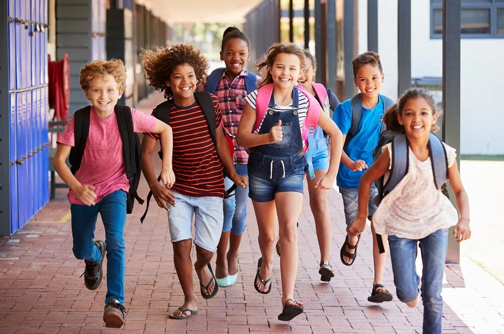 Blily2023's tweet photo. US clothing spend for back-to-school drops by 14% YoY.
#MarvelxLole #MarvelApparel #LimitedEditionCollection #SuperheroFashion #GeekChic #MarvelFanatics #FashionCollaboration #SuperheroStyle #LoleCanada #MarvelCharacters #StylishComfort #GeekingOut #MarvelEnthusiasts https://t.co/wr0wfW55aW