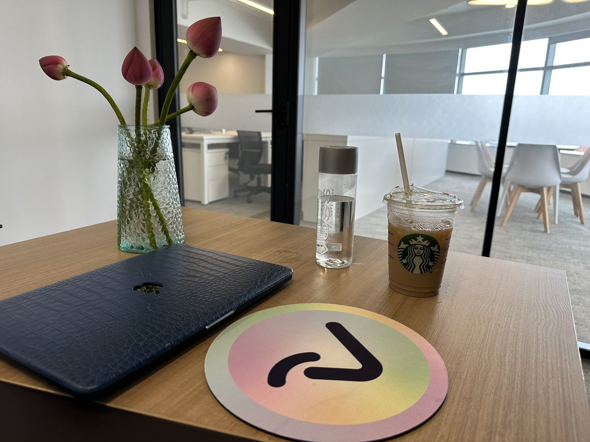 Lila_VIMworld's tweet photo. Got a new mouse pad today $VEED https://t.co/c1O1iiNrYf