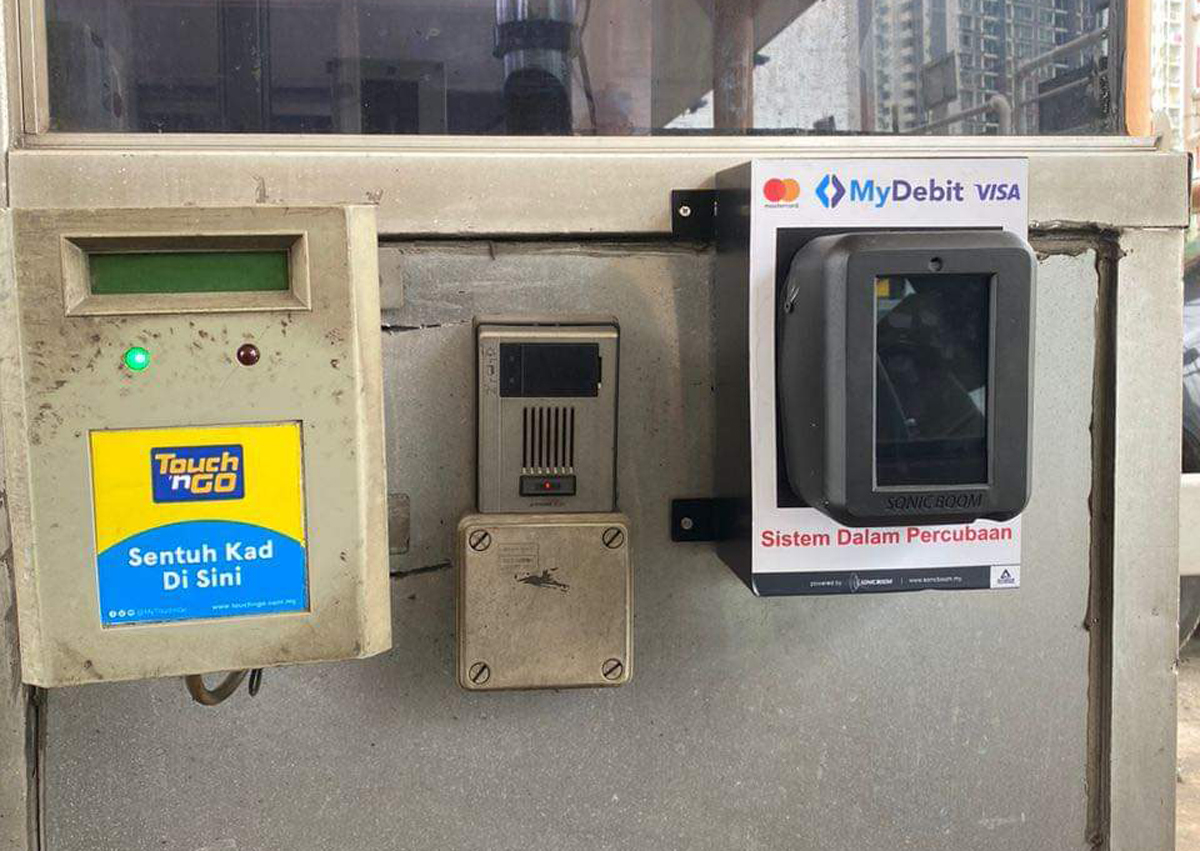 LowyatNET's tweet photo. #MyDebit Terminals Already Spotted At Certain Highways In #Malaysia
https://t.co/P8vqwZ6kOs https://t.co/sJAwlFg2sb
