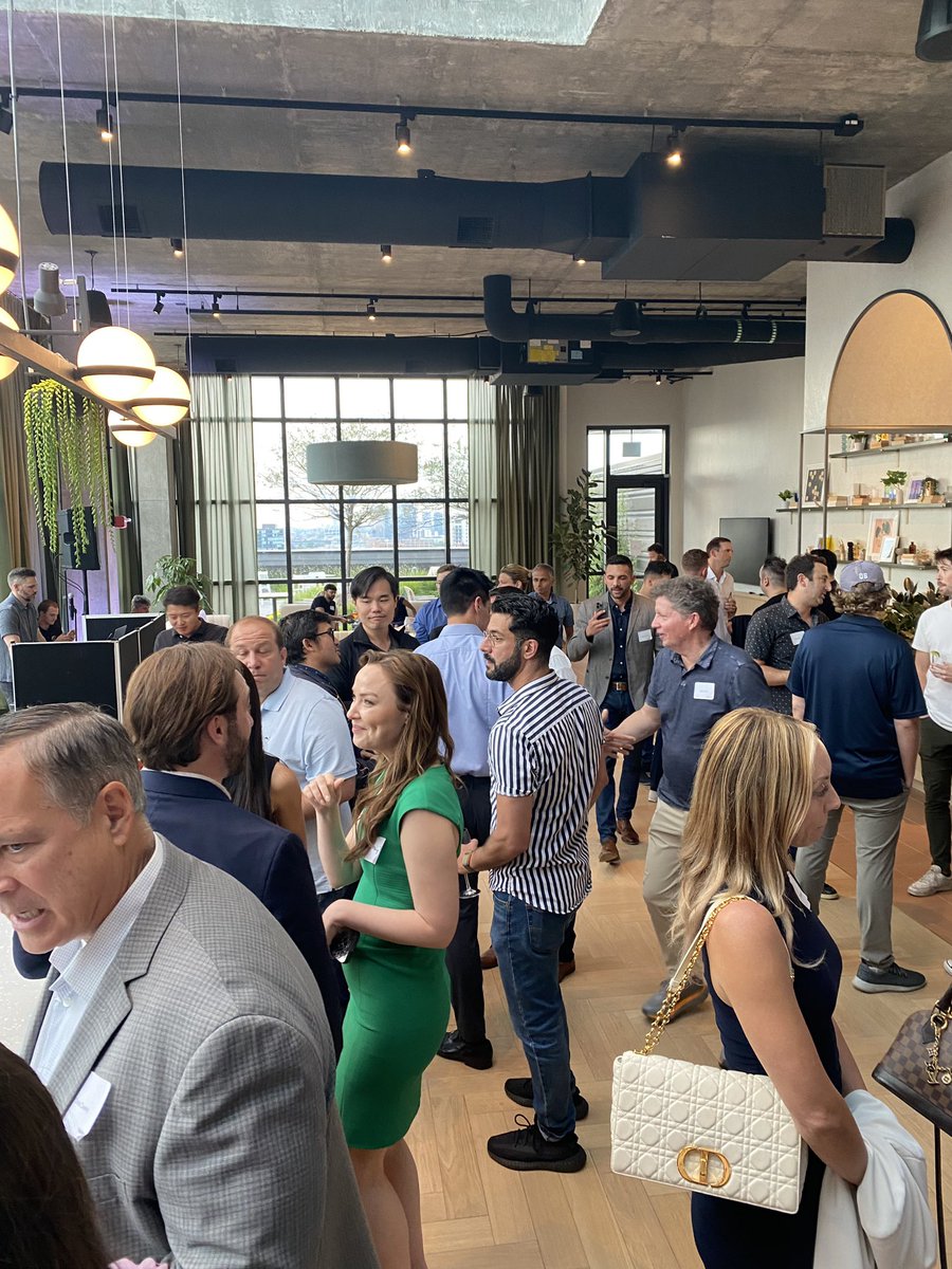 Back in our lovely Chicago for incredible conversations during <a href="/Web3InvestorDay/">Web3 Investor Day</a> hosted by <a href="/decasonic/">Decasonic ⏩</a> <a href="/paulhsu/">Paul Hsu</a> <a href="/sterlingbay/">Sterling Bay</a> <a href="/WorldBizChicago/">World Business Chicago</a> <a href="/bridgealts/">Bridge Alternatives</a>. 
Thank you for having us! <a href="/AlphaTrendAI/">Performance AI</a>