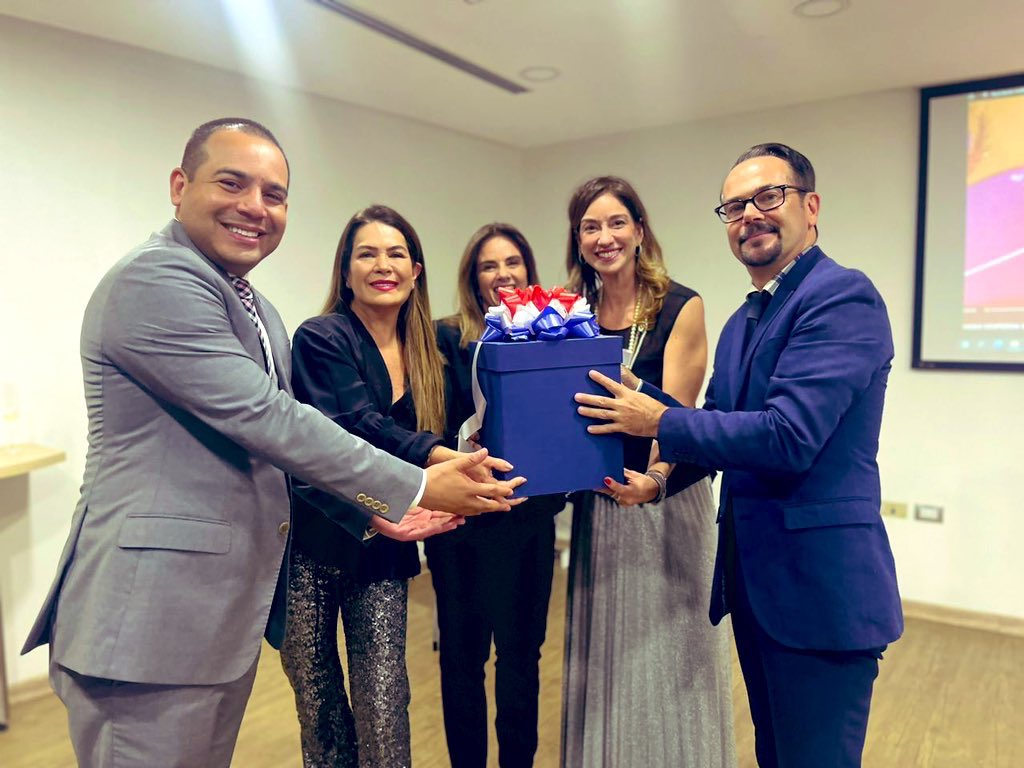 NadalDiplo's tweet photo. Durante estos 6 años de desarrollo de alianzas entre la @EmbaFrancia y  organizaciones de la sociedad civil venezolana cabe destacar los numerosos proyectos sociales comunes con el @DVC_VE su presidente @AmaruLiendo y su fantástico equipo dirigido por Carlos Dini. 🇻🇪🇫🇷 https://t.co/2unl000NGd