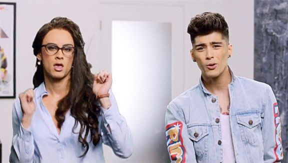 camltxhs's tweet photo. Que le costaba a Zayn hacer esto? NADA https://t.co/TIF7601lGR