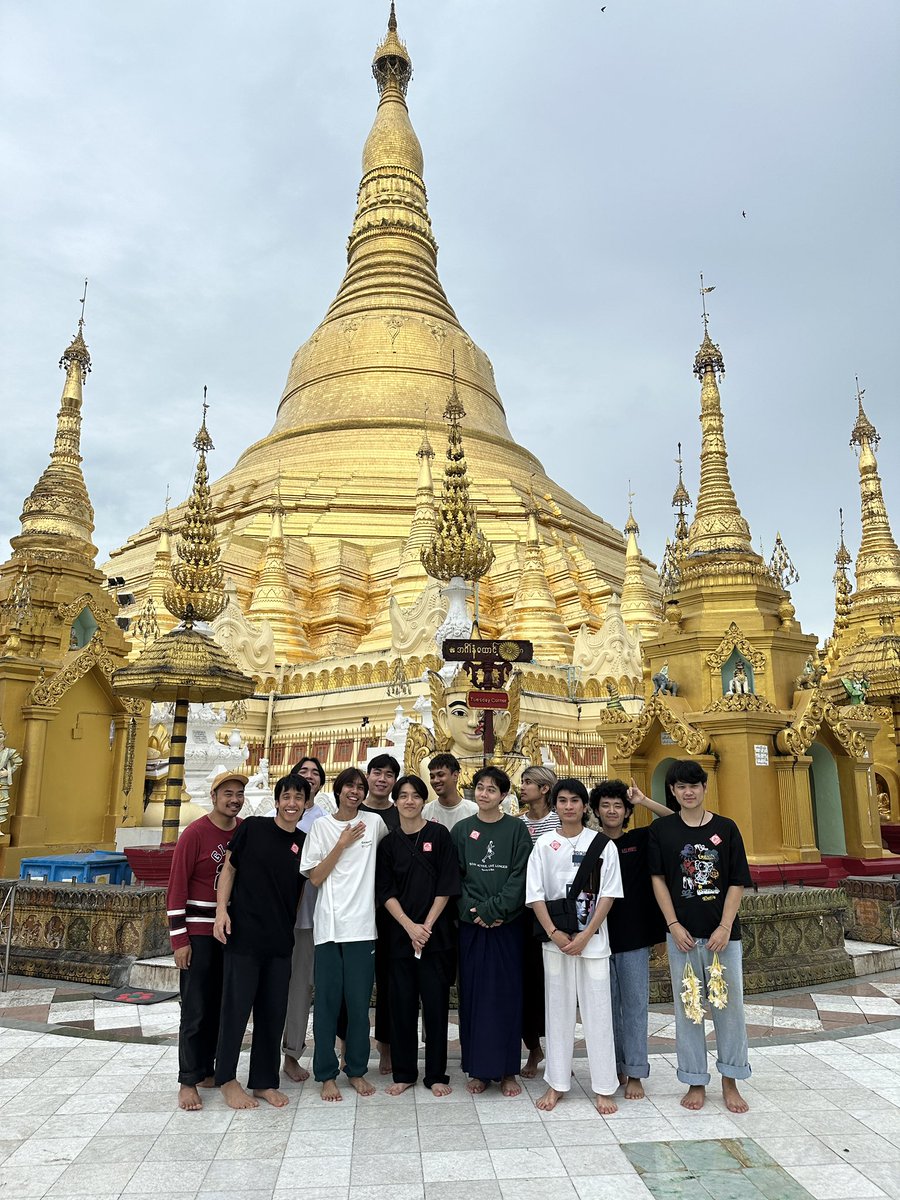 JakkritTomTom's tweet photo. พาเหล่าน้องชายมาไหว้พระเสริมดวงที่ย่างกุ้งเพื่อเป็นสิริมงคลแก่วงดนตรี ไม่ใช่วงศ์ตระกูลนะ เอ้าาา อะ ฝากวง @threemandown และ @Methaneofficial ไว้ในอ้อมอกอ้อมใจนักฟังทุกท่านด้วยค้าบบบบบบ https://t.co/3QasxiXvBN