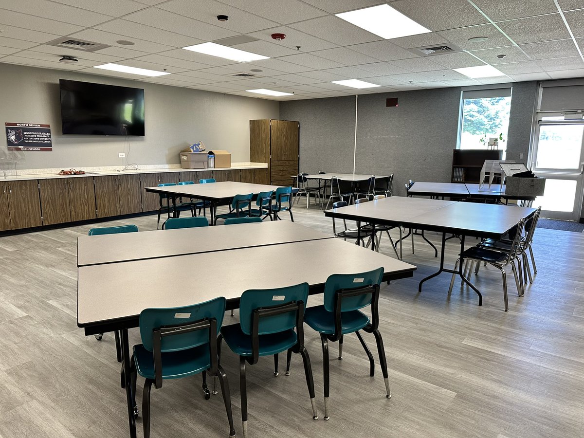 kimsorenson12's tweet photo. 🌟 Excited for my future classroom and teaching! 🌟 it’s starting to come together!!!📚 @NorthSevierHS https://t.co/YijVOPf1GC