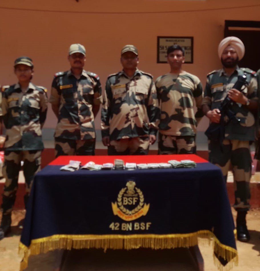 BSF_Tripura's tweet photo. In the drive for a crime-free #India #Bangladesh International Border. Vigilant troops of #BSF #Tripura seized 70 kgs Ganja, 135 btls Phensedyl syrup and other contraband items worth ₹. 9,32,398/- and BD Taka 4,40,755 

#FirstLineOfDefence
#GuardiansOfBorder
#NationFirst https://t.co/mvFkP9cBFP