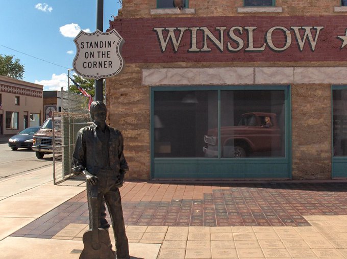 RT @crockpics: Statue on a corner in Winslow, Arizona referencing lyrics in “Take it easy” by The Eagles https://t.co/zjsQ4MLP91