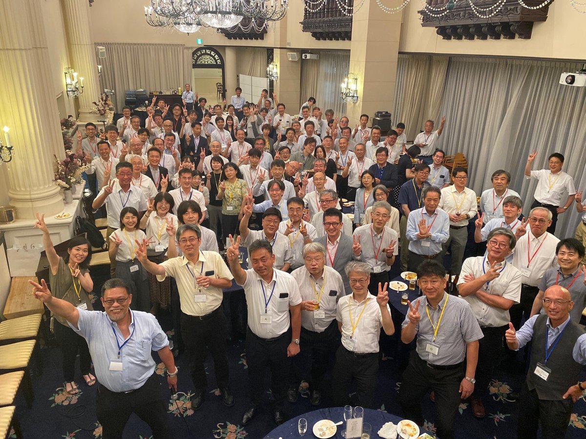 OMUengineering's tweet photo. 市大と府大が合併🏫💥して初の“対面“🧑‍🤝‍🧑✨での #教授会 🧑‍🏫🧑‍💻🧑‍🔬💕をI-siteなんばで開催‼️😘その後、合併後初の教授会懇親会🥳🍻を行いました‼️🥰最強💪😎の #工学部🔥を目指していきます‼️😆❤️ https://t.co/lkHg0GU001