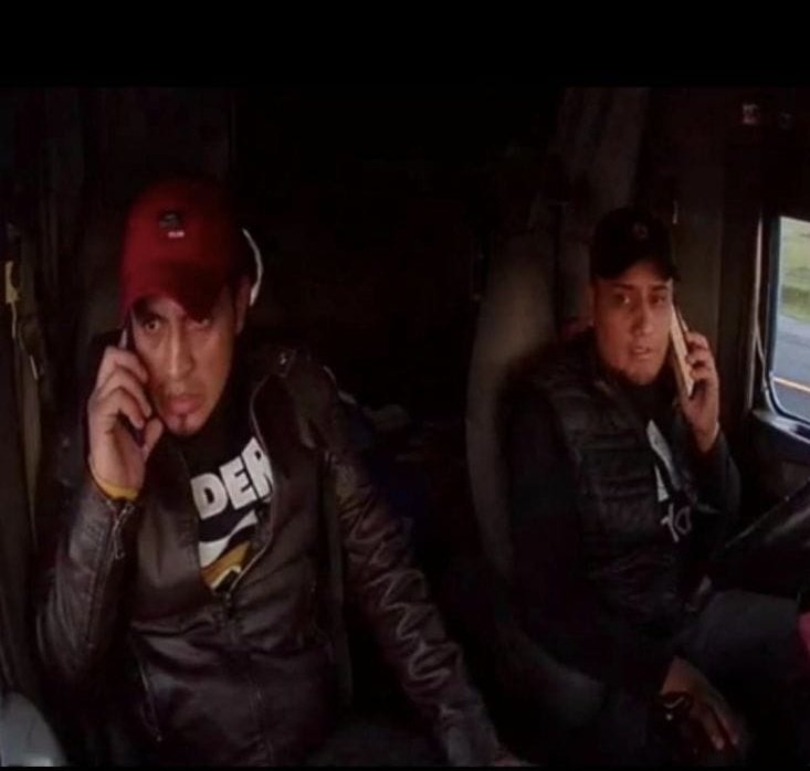 LaDeTrafico's tweet image. #Robo  Nos comparten las fotos de las 🐁  que andan robando al transporte de carga en la zona de   #Calpulalpan #Tlaxcala #RT @CNAC_GN @CAPUFE @Kikooman83 @Thermokineros @RubenDashCastro @Almexmonitoreo @GN_Carreteras  @MonitoreoCasto1 @MonitoreoSKT @Nectar_Alfa @Aut_SMTEX_TLAX