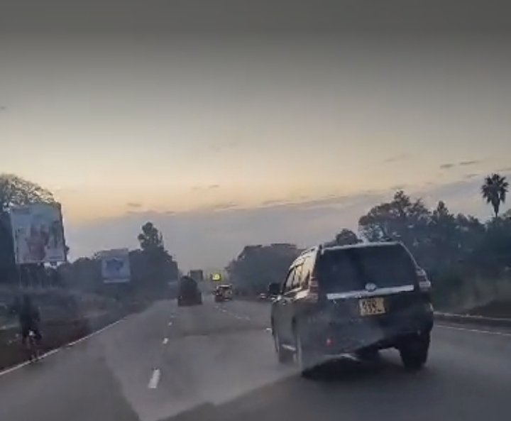 This SUV KDD 333L was involved in a hit and run this Morning in Kabete. One motorist followed it and Got the Plates. Retweet,we get the driver who caused the accident, then we now fully attack Tanzanians as we wait for the release of Babu Owino
#MaandamanoWednesdayToFriday