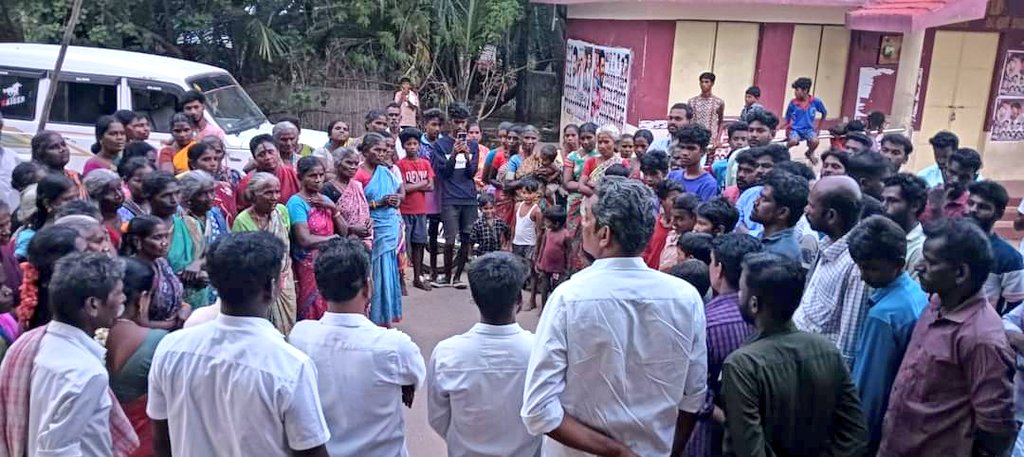 karkkivijay's tweet image. வரலாறு முழுவதும் எல்லா அவதூறுகளை தடைகளையும் தாண்டி செங்கொடி பறப்பதை யாராலும் தடுக்க முடியாது.‌
பரங்கிப்பேட்டை வில்லியாலூர் ஓடுக்கப்பட்ட மக்கள் வசிக்கும் பகுதியைச் சேர்ந்த 20 இளம் தோழர்கள் மார்க்சிஸ்ட் கட்சியின் @muzakkam,  பரமசிவம் தலைமையில் கட்சியின் இணைந்தனர். 
#JoinCPIM #CPIM