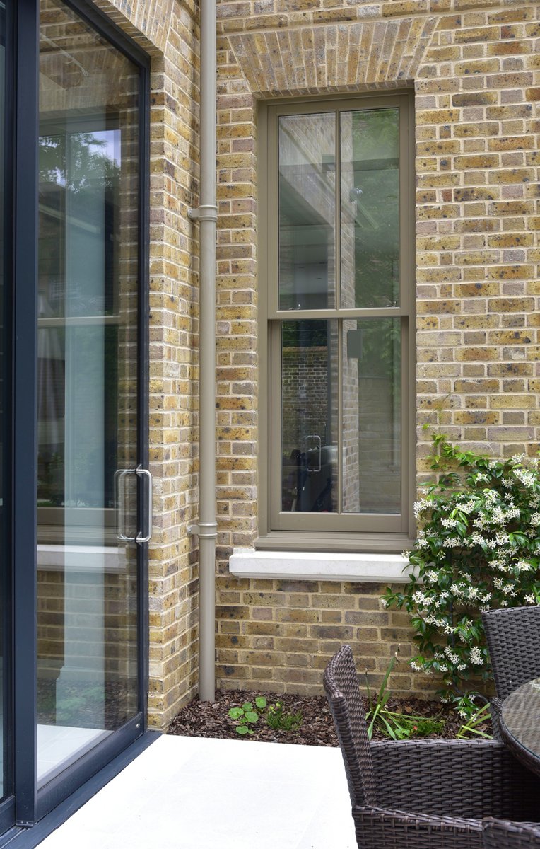 MumfordWood's tweet photo. This client wasn't afraid to mix materials for their project. We believe our traditional timber sash window looks great against this modern aluminium door. What do you think?
#timberwindows #timbersash #woodenwindows #madeinbritain #ukarchitects #ukbuilders https://t.co/52Bfq4S4ES