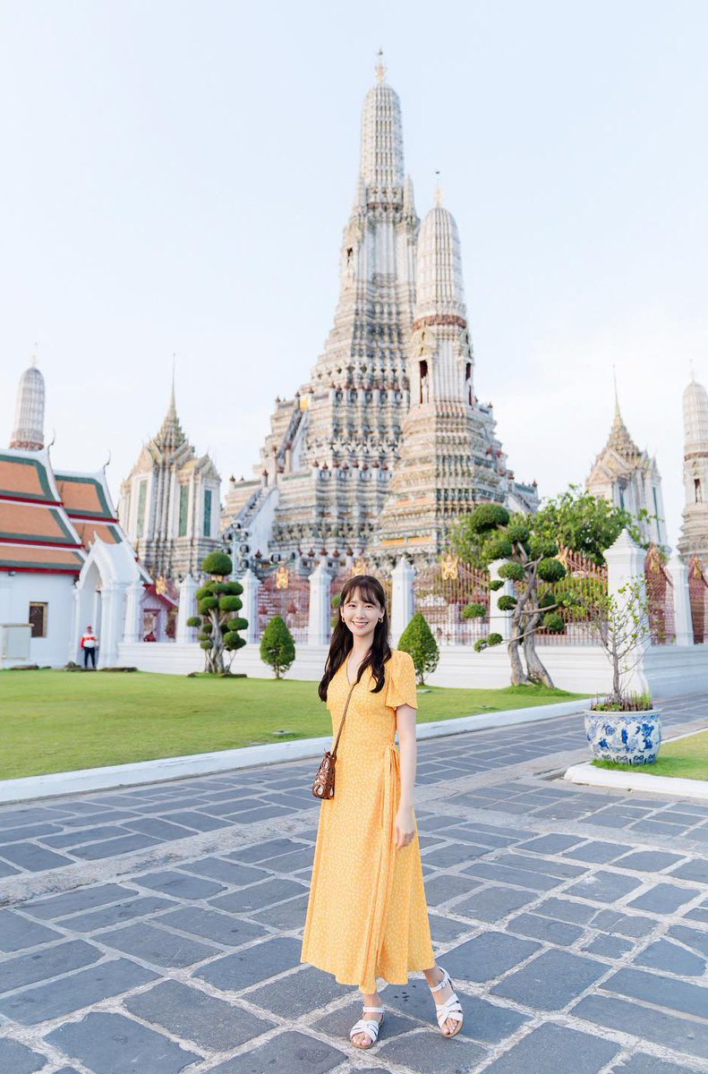 ยุนอากับ background ประเทศไทย สวยใจเย้นมีน้ำใจมาก เหมือนเมืองไทยอากาศศูนย์องศา