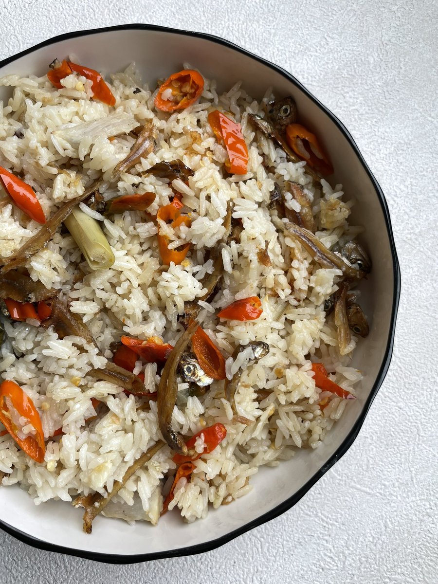 insecuristy's tweet image. RESEP NASI LIWET RICE COOKER 🍚

hari ini aku bikin nasi liwet pake rice cooker yang mudah bangettt, cocok dimakan bareng keluarga, dijamin semua pasti suka!
silahkan like/rt/bookmark biar ngga kelewatan, ok?

step n resep di next tweet ya~