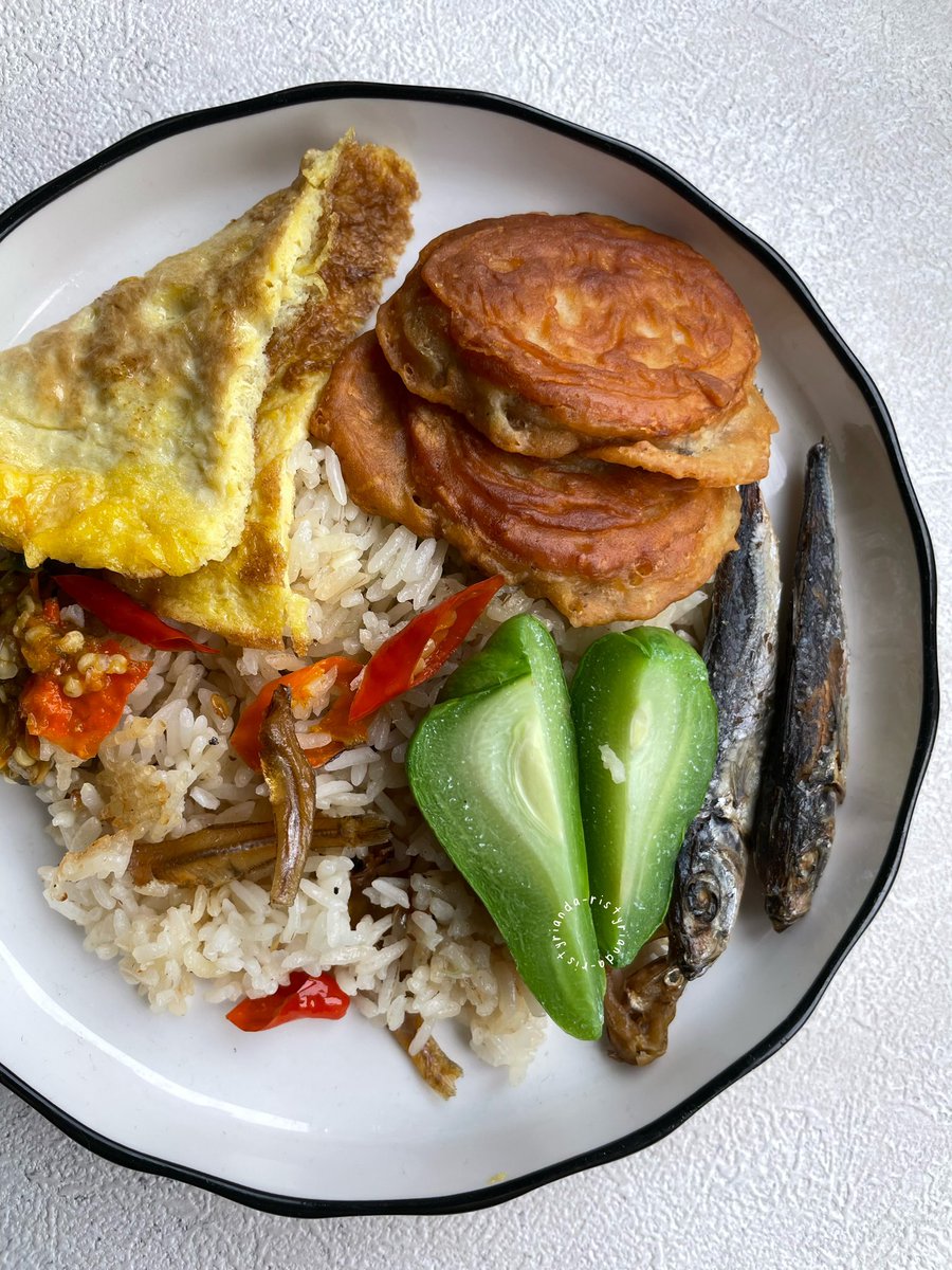 insecuristy's tweet image. RESEP NASI LIWET RICE COOKER 🍚

hari ini aku bikin nasi liwet pake rice cooker yang mudah bangettt, cocok dimakan bareng keluarga, dijamin semua pasti suka!
silahkan like/rt/bookmark biar ngga kelewatan, ok?

step n resep di next tweet ya~