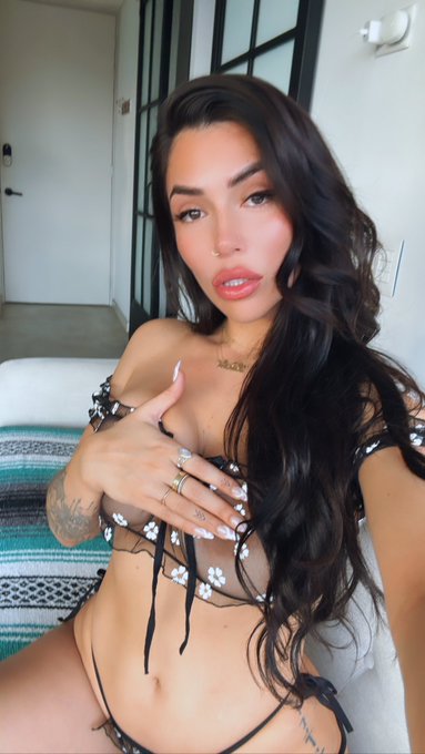 Are you coming? 🌼 https://t.co/ZpPc8GVcVI https://t.co/dUv7fpmp1s