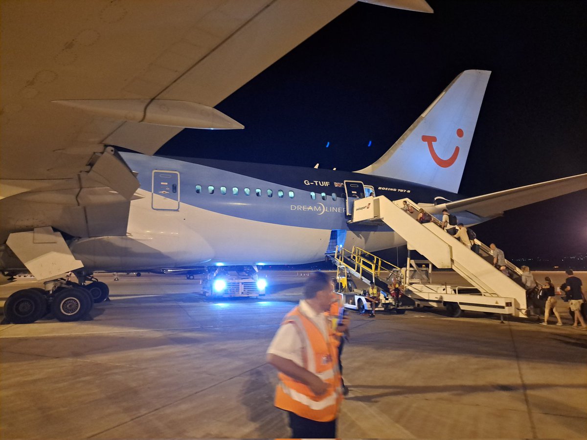 tallgreyfella's tweet image. Not a #Planegeek but flew on the #Dreamliner #Firsttime for every thing