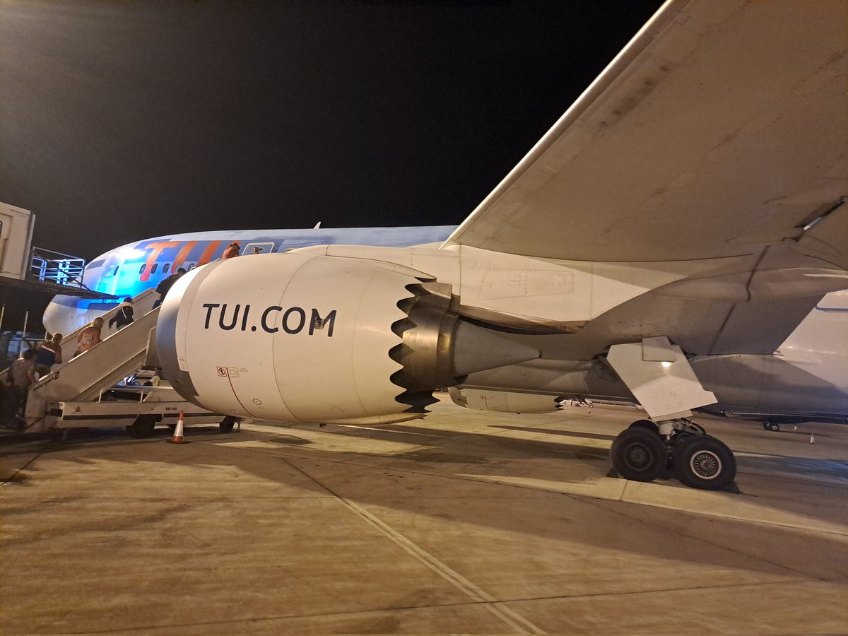 tallgreyfella's tweet image. Not a #Planegeek but flew on the #Dreamliner #Firsttime for every thing