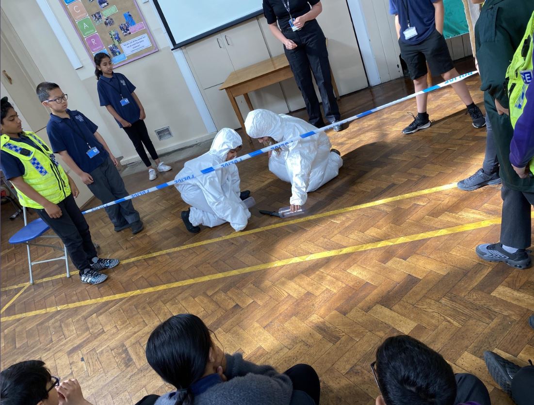 shipley_ce's tweet photo. A huge thank you to the West Yorkshire Police for delivering an informative knife crime talk! Lots of powerful messages to reflect upon and consider @WeAreBDAT #WYP #workingtogether #roleplay #PSHE #safety #keepingsafe #managingrisks https://t.co/Yfsq9IHPjA