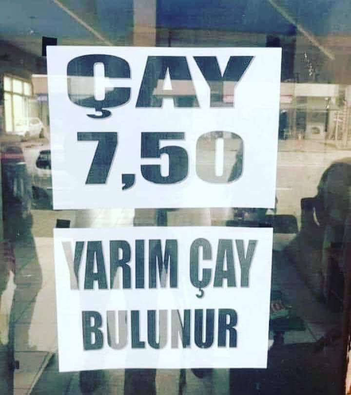 Ne Selçuklu'da, ne torunu olmakla övündüğünüz Osmanlı'da, ne de 100 yıllık Cumhuriyet'te, hiç bir çay ocağının vitrinine "Yarım Çay bulunur" yazılmamıştır.
İşte 22 yıllık eserinizin fotoğrafı..
