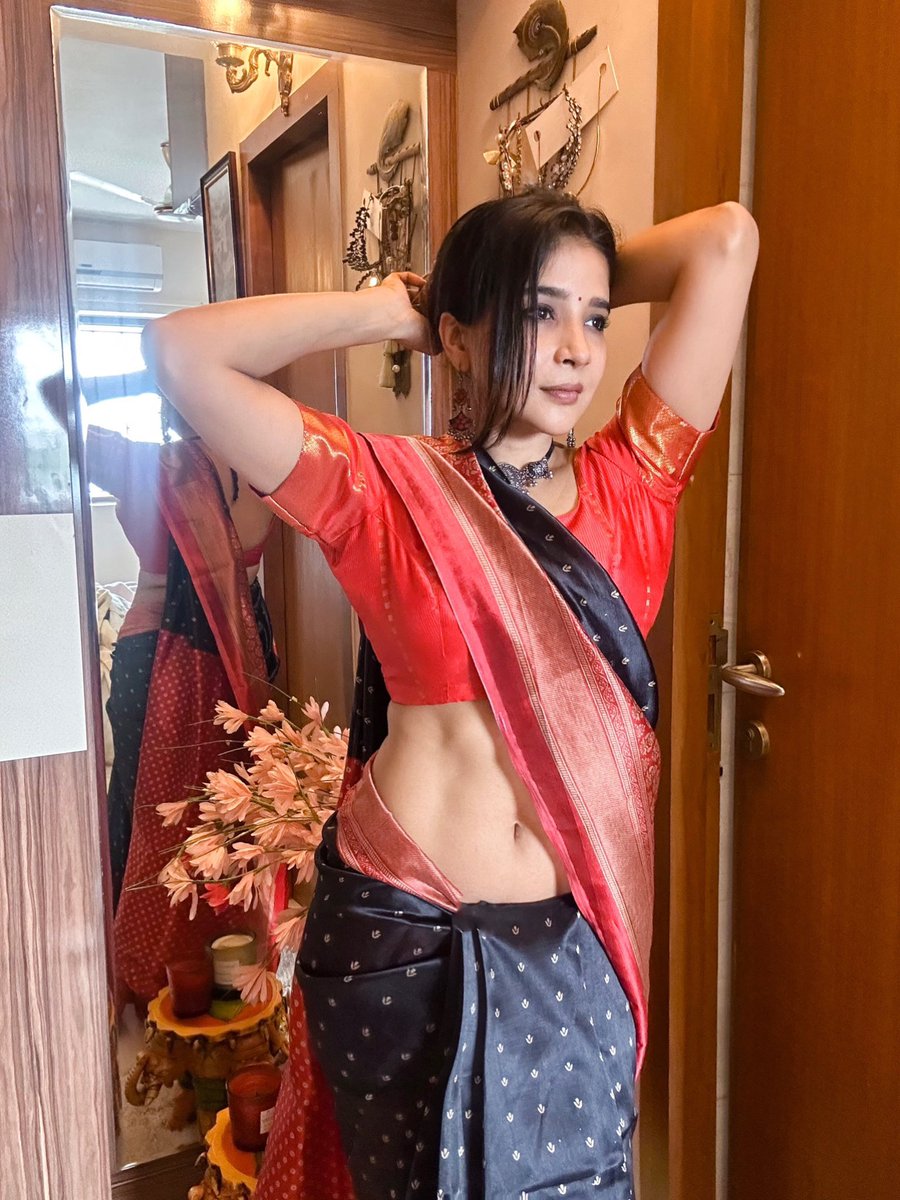 jsolu_tions's tweet image. #SakshiAgarwal shares few breathtaking images which will surely lit your screens on fire 🔥
@ssakshiagarwal #jsolutions