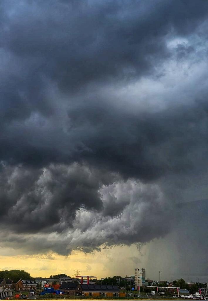 Nu in Vlissingen⚡️ #onweer #Zeeland