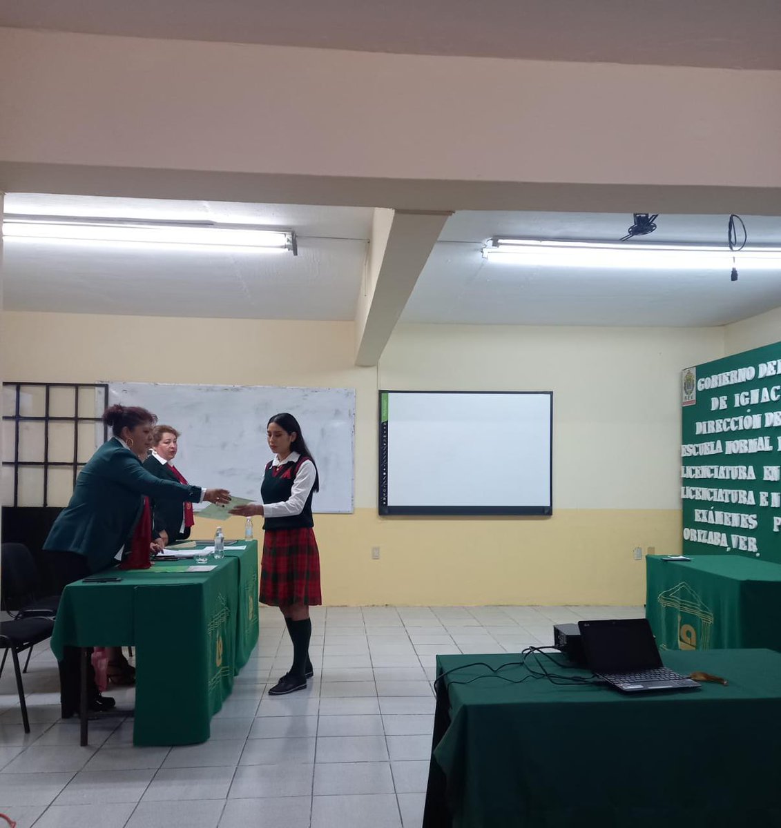MariamCSaa's tweet photo. Ya soy licenciada en Educación Preescolar 👩🏻‍🏫💕 https://t.co/pATuNTuQSd