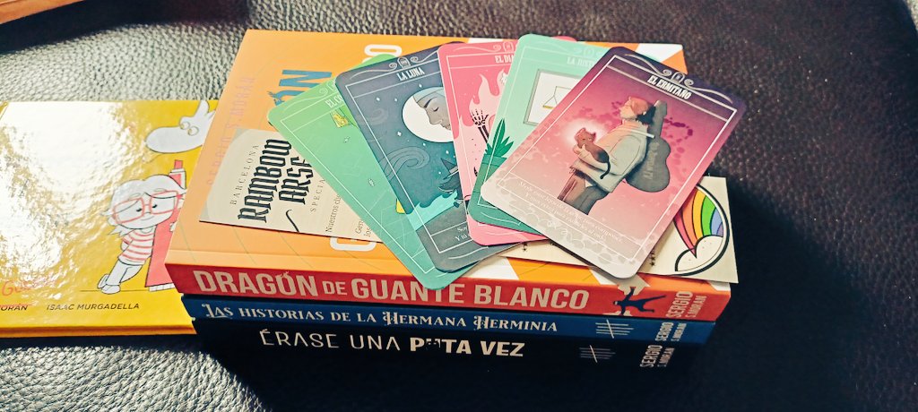 espideroso's tweet photo. Me acaba de llegar este paquete de @ehtio, ya tengo lectura para el veranito... https://t.co/sVvLDZ4Mvp