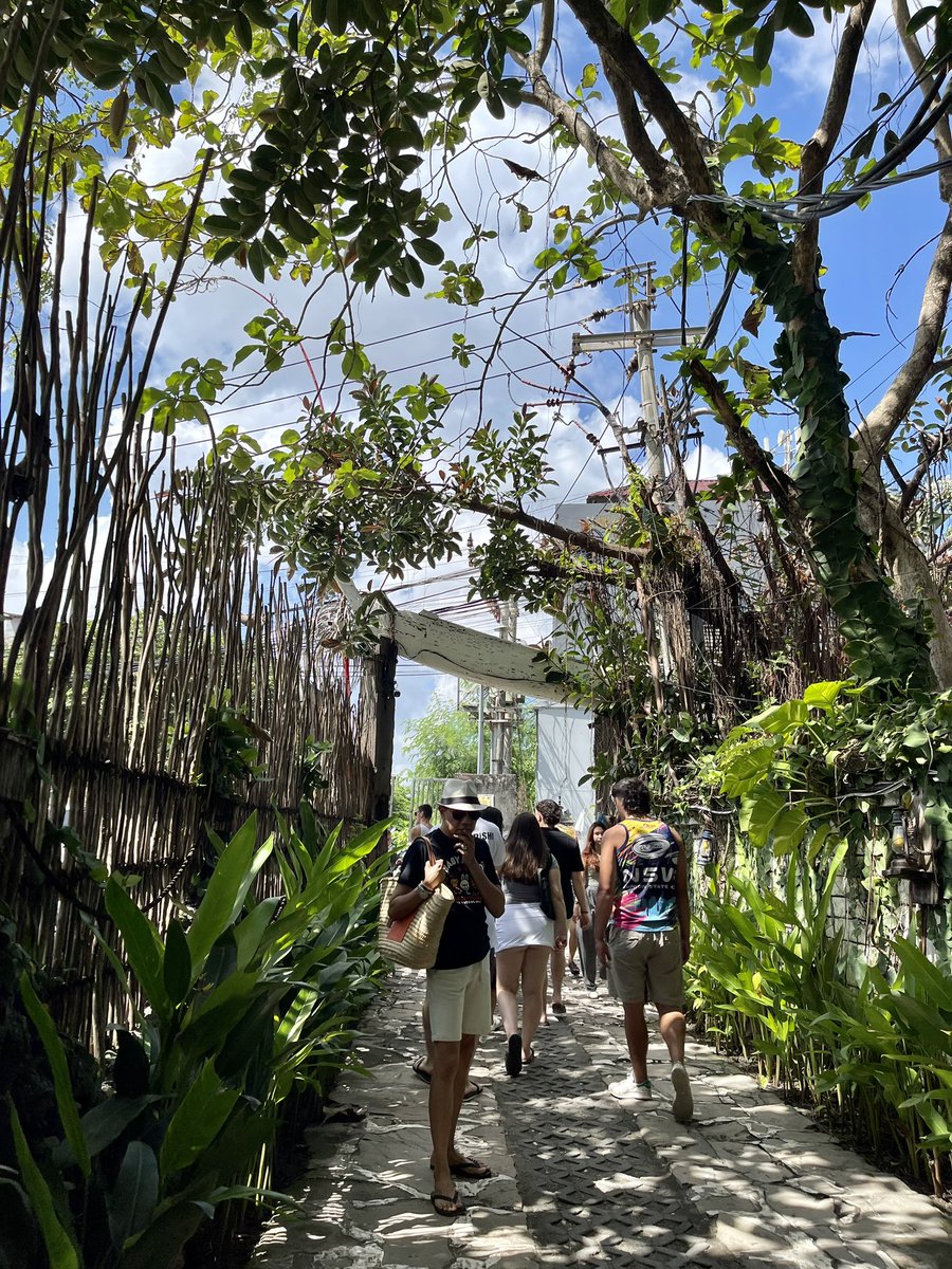 FaridGanio's tweet photo. Contemplation.
Posing as if you’re thinking very hard in the middle of a busy walkway — while actually just contemplating on where to go next after having so much fun shopping silly little things at the Sunday Market here at La Brisa Bali!😜 https://t.co/EGJG5bbTlI