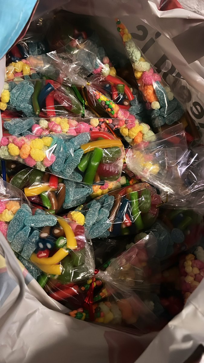 YR10 had their final celebration assembly of the year yesterday. So proud of the mature individuals they are becoming! A little sweet treat for each student as they left the theatre really had them smiling ♥️
<a href="/leamanorschool/">Lea Manor High School</a> @clairemooreLMHS