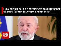 fellipebambam's tweet photo. Boric faz sucesso na Celac e CachaceiroLula acusa o golpe

A reação agressiva de Lula (PT) ao presidente Gabriel Boric tem uma explicação: a vaidade ferida do petista, cujo discurso confuso e dúbio acabou ofuscado pelas declarações do presidente chileno, que defendeu em Bruxelas a condenação veemente de ditaduras como a Venezuela e a também à Rússia, pela invasão à Ucrânia. As palavras de Boric ganharam manchetes positivas e soaram como música aos ouvidos dos chefes de Estado e de governo da Europa e da América Latina.
Com seu discurso superado, Lula percebeu que sua pretensa liderança da esquerda no continente está sob xeque-mate.
Gabriel Boric não deixa dúvidas do seu compromisso com as bandeiras históricas da esquerda, mas sem fazer concessões a tiranias.
Lula tenta “saída honrosa” para seu amigo ditador Nicolás Maduro, acusado de crimes contra a humanidade e de ligação ao narcotráfico.