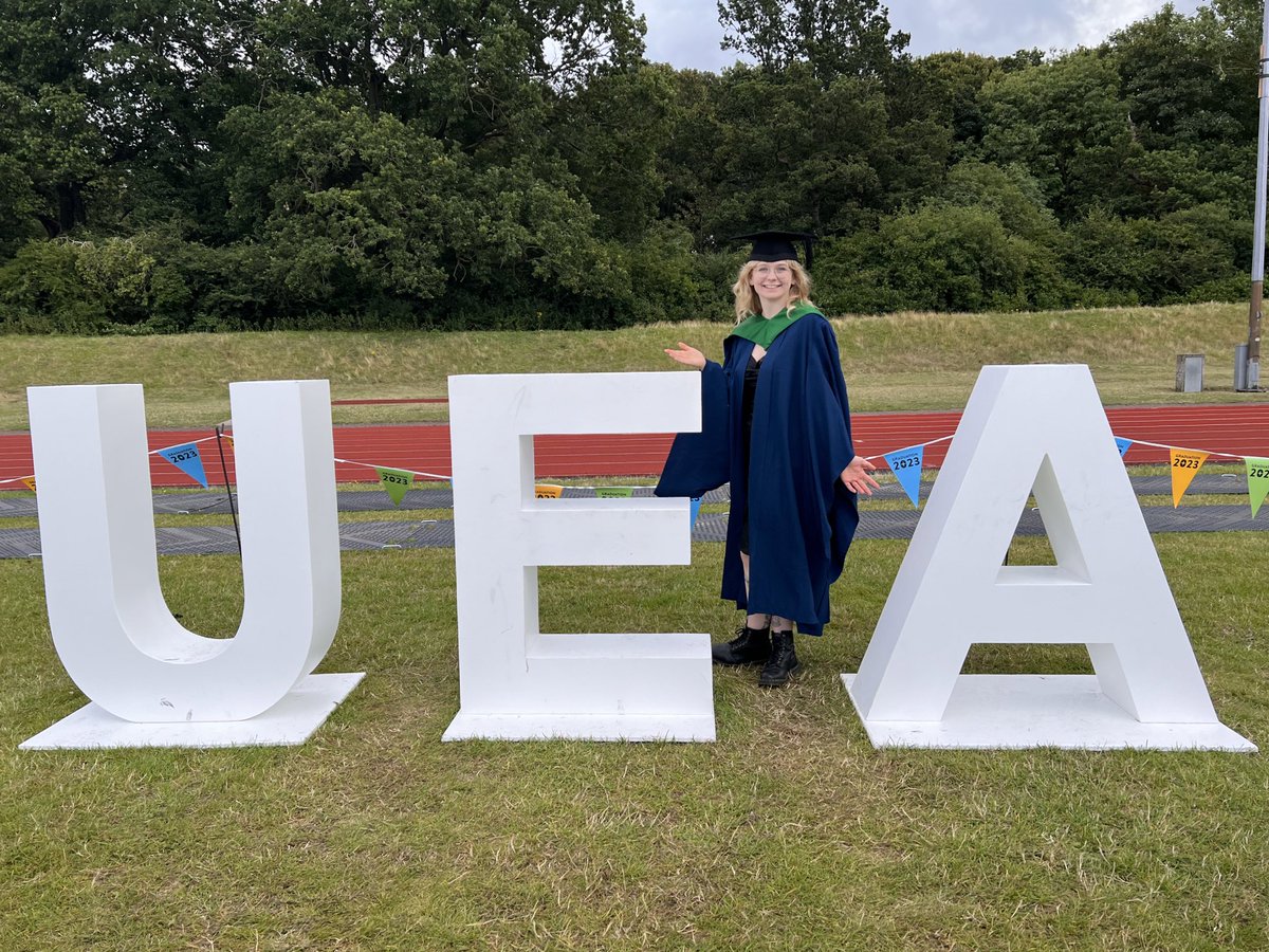 YouthSTEMM's tweet photo. Earlier this week, our Communications Officer, @RosinaPoller, graduated from @uniofeastanglia @UEAPhysics with a first-class degree in physics. Well done Rosina! 👩🏼‍🎓🔭☄️ https://t.co/BltAR2JcGf