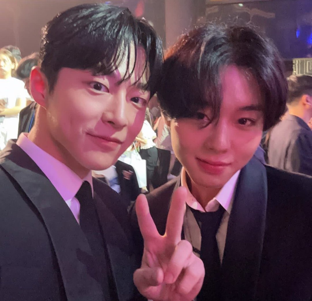 Lalalandrama_'s tweet image. my #AtADistanceSpringIsGreen babies 💚

#BaeInHyuk #ParkJiHoon