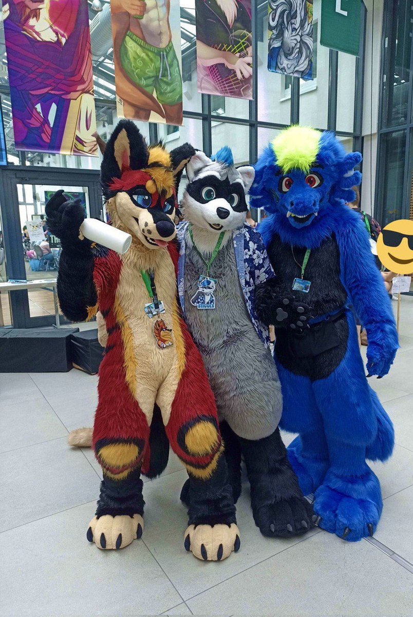 Panchi_Wolf's tweet photo. Maybe got a LLLLLLITLE tipsy last #Ef 

🪡: @Zuri_Studios 
📷: @Maxi_Foxy 
🐉 : @burutatsu 
🦝: @Stigges1 
📍: @eurofurence (2022)

#FursuitFriday #furry #furries #fursuiting #fursuit #fursuiter #furryfandom https://t.co/6thm7AlnC0