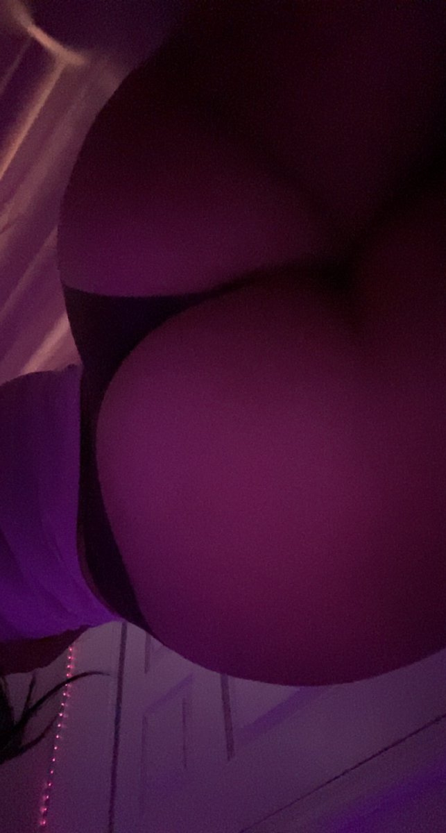 prettyherbalist's tweet photo. ass or titties? https://t.co/shJ8L290Ne