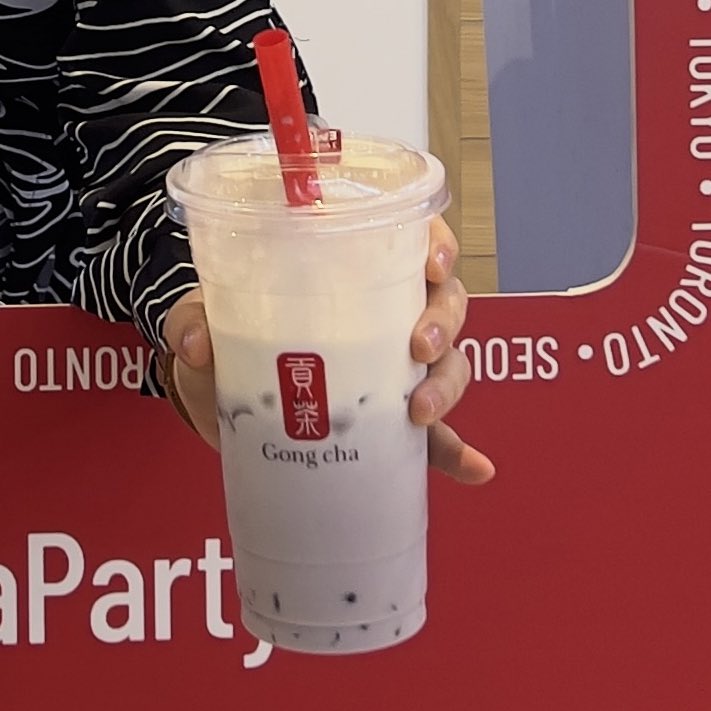 najihahshahrel's tweet photo. Kenapa takde orang bagitau I yang air Gongcha Taro and Signature Winter Melon tu sedap?!!!!! 😭

Tak baik simpan sendiri. https://t.co/Bm49wlXHLL