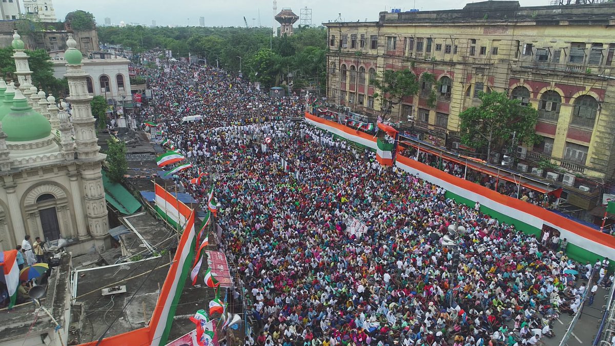 AITCofficial's tweet photo. WAVE OF PEOPLE, WAVE OF EMOTIONS! 

People from every nook and corner of Bengal have come together to commemorate the solemn sacrifice of the brave martyrs. 

Take a look 👇

#ShahidDibas https://t.co/kbyavwoXYQ