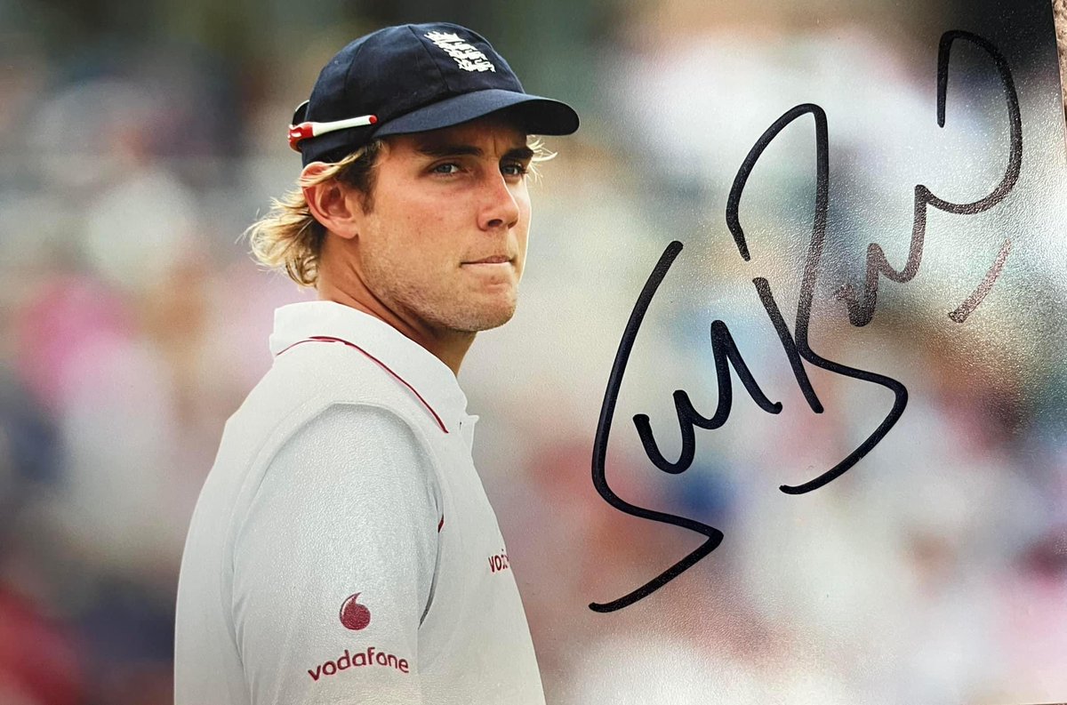 About 18 years ago I was at Vodafone hq on business and his was the shortest que for autographs, bet it wouldn’t be now. Legend! <a href="/StuartBroad8/">Stuart Broad</a>