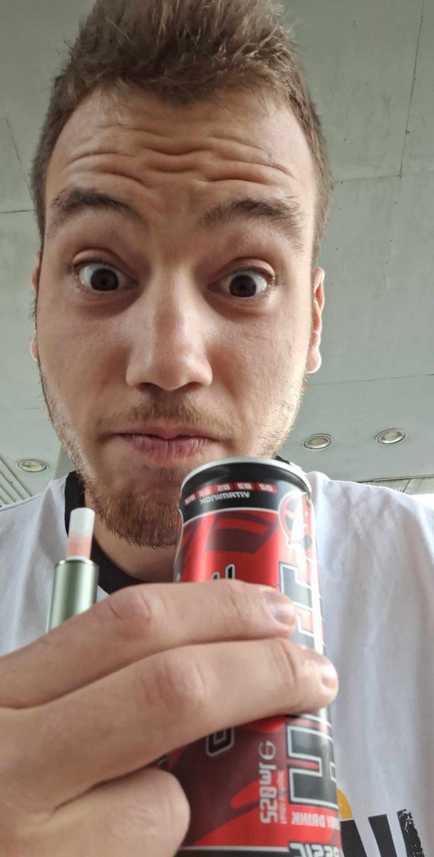 molnarroland19's tweet photo. Na Budapesten. Még mindig utálom, de itt. És nrmsokára irány az Aréna. #Barbernheimer https://t.co/3N9WHYWEdt