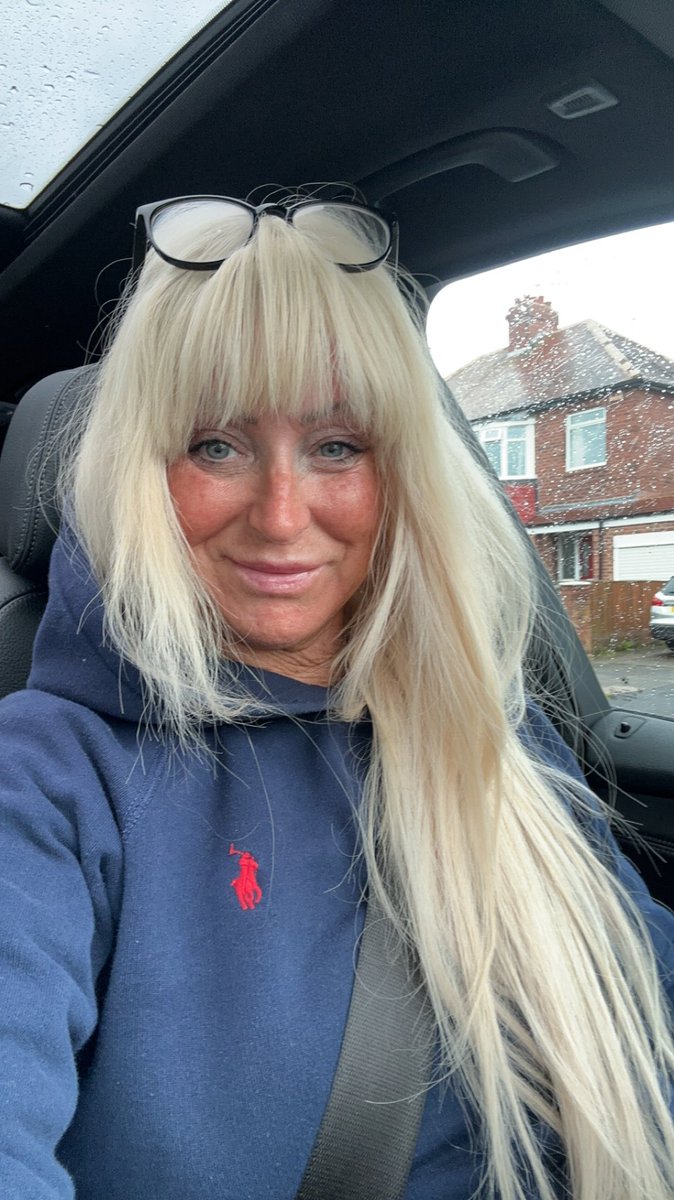 Good morning twitter people ❤️up & about early😵‍💫ignore my “dragged thru a hedge” hair look🤞🏻i will brush it later promise😂have a great Friday much love from me as always ☕️🫶🏻❤️🥰😘
#neverfiltered