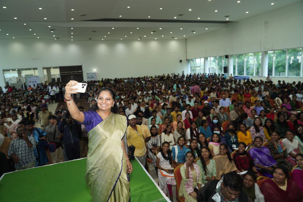 RaoKavitha's tweet photo. What an energy and what a splendid turnaround amidst massive rains! 

Employment, development and new opportunities are the only way forward for a thriving country! 

Hopes and dreams are finally coming true for many youngsters today at Nizamabad IT Hub Mega Job Mela. Thankful to the efforts of CM KCR Garu and BRS Government in Telangana.