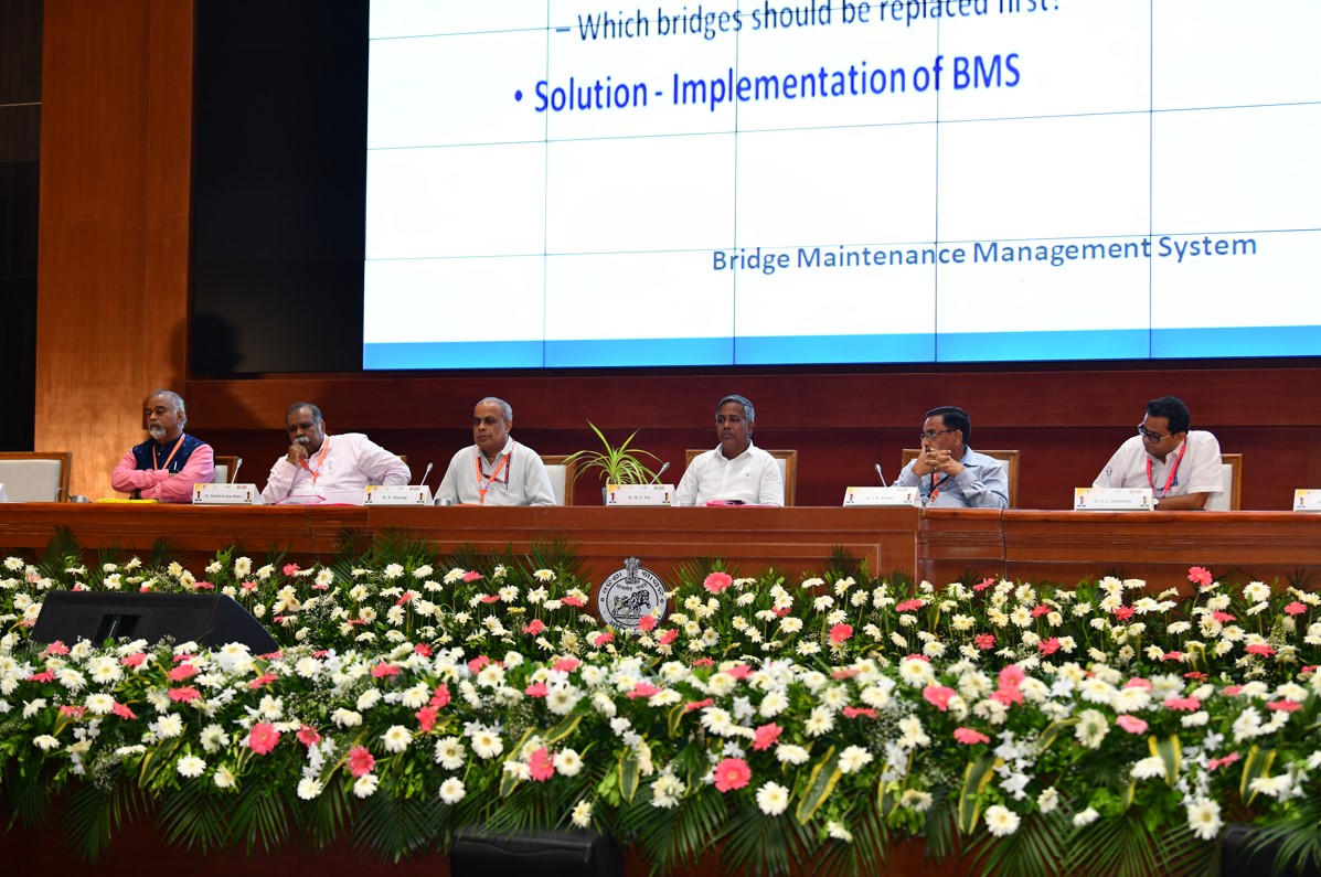 CSIRCRRI's tweet photo. On the day 5 of #OneWeekOneLab in #Bhubaneswar, Er. G. K. Sahu, Chief Scientist, @CSIRCRRI, delivered an engaging presentation during the #BridgeMaintenanceManagement session, shedding light on the latest advancements.
#IPConclave2023 #CRRI #OWOL #CSIRCRRI #CSIR #innovation https://t.co/ygzgxyJICG